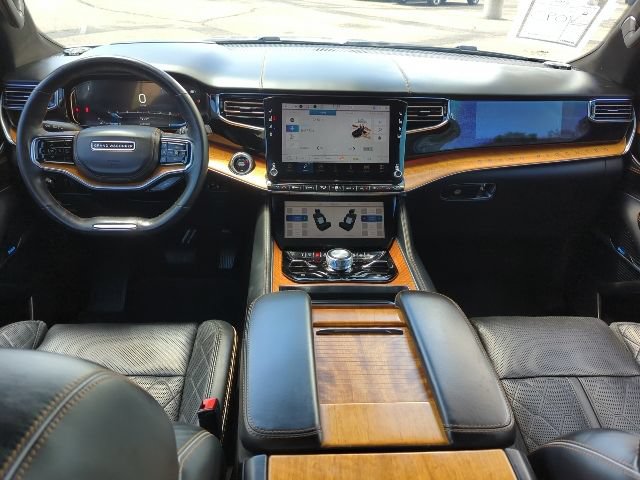 Certified 2022 Jeep Grand Wagoneer Series III w/ HD Trailer Tow Package AWD/4WD image 7