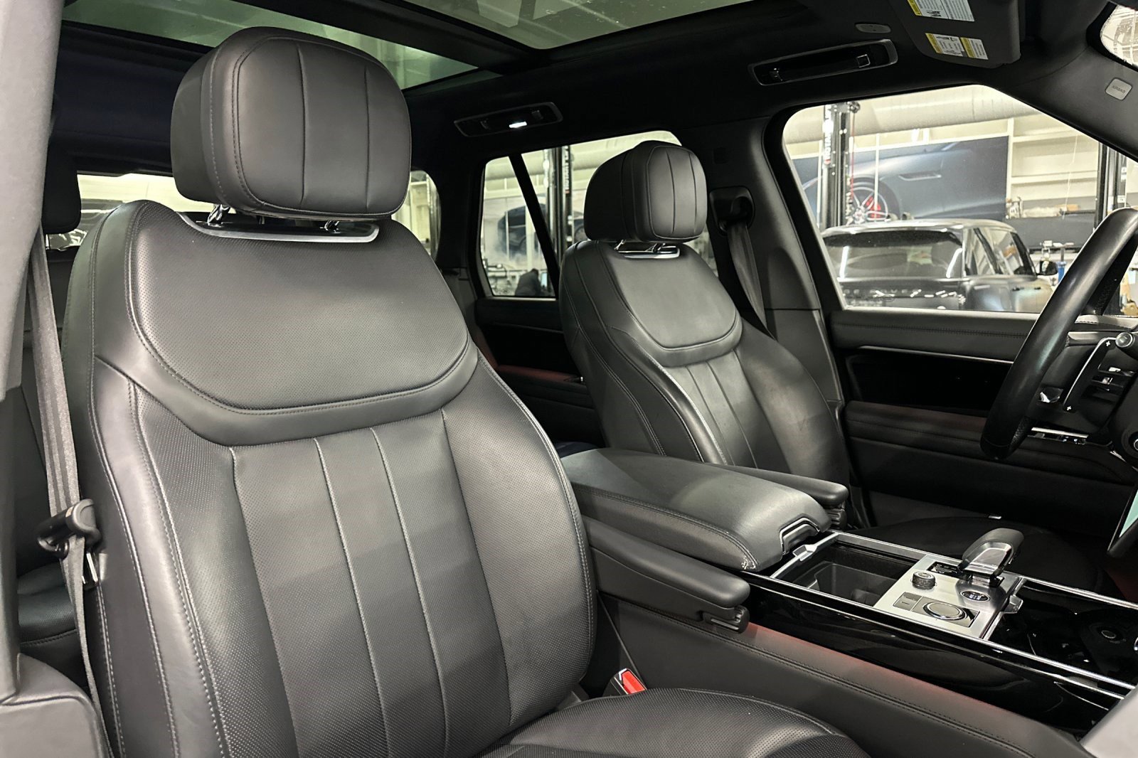 Used 2023 Land Rover Range Rover SE image 31