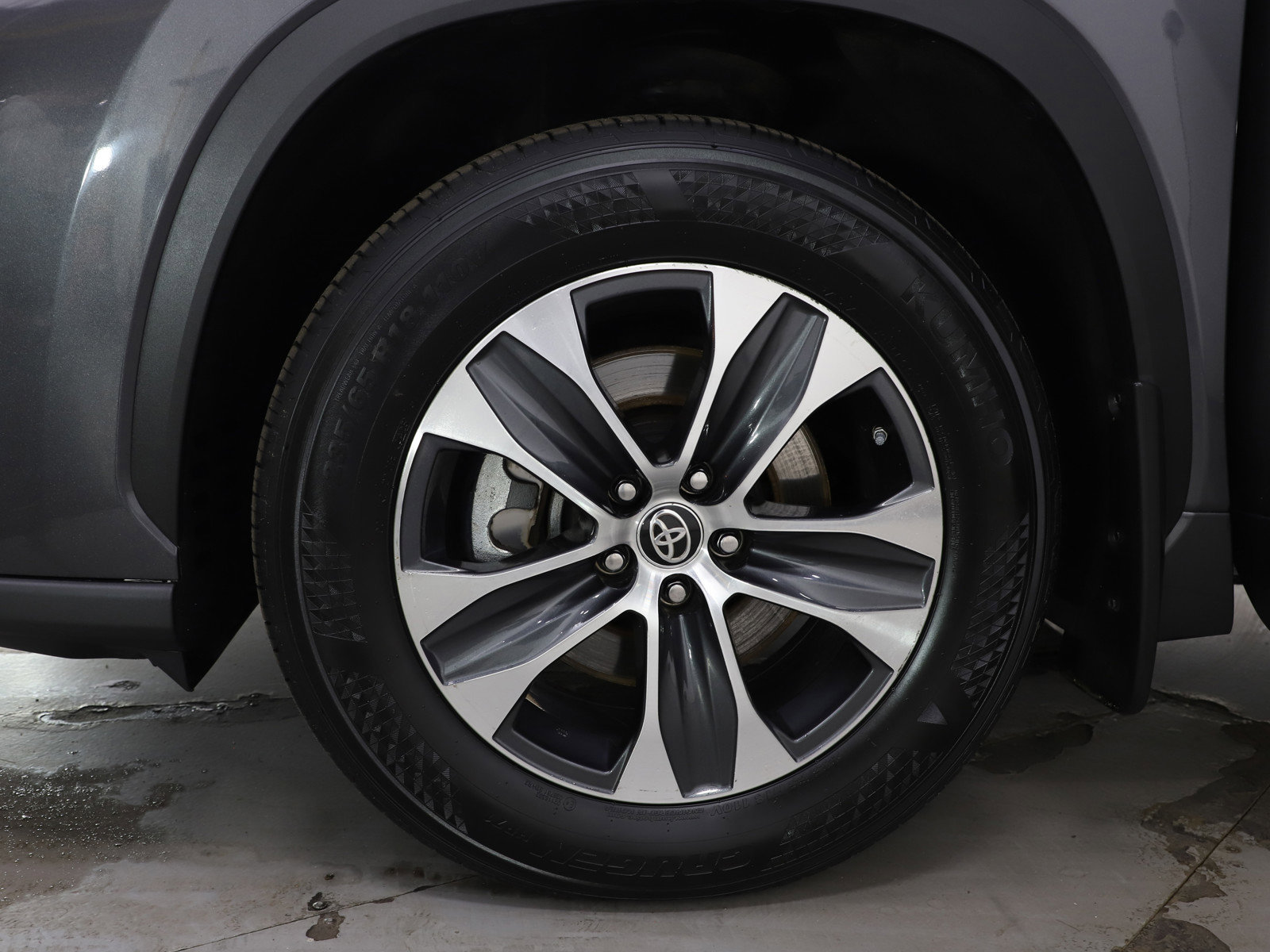 Used 2021 Toyota Highlander XLE image 31