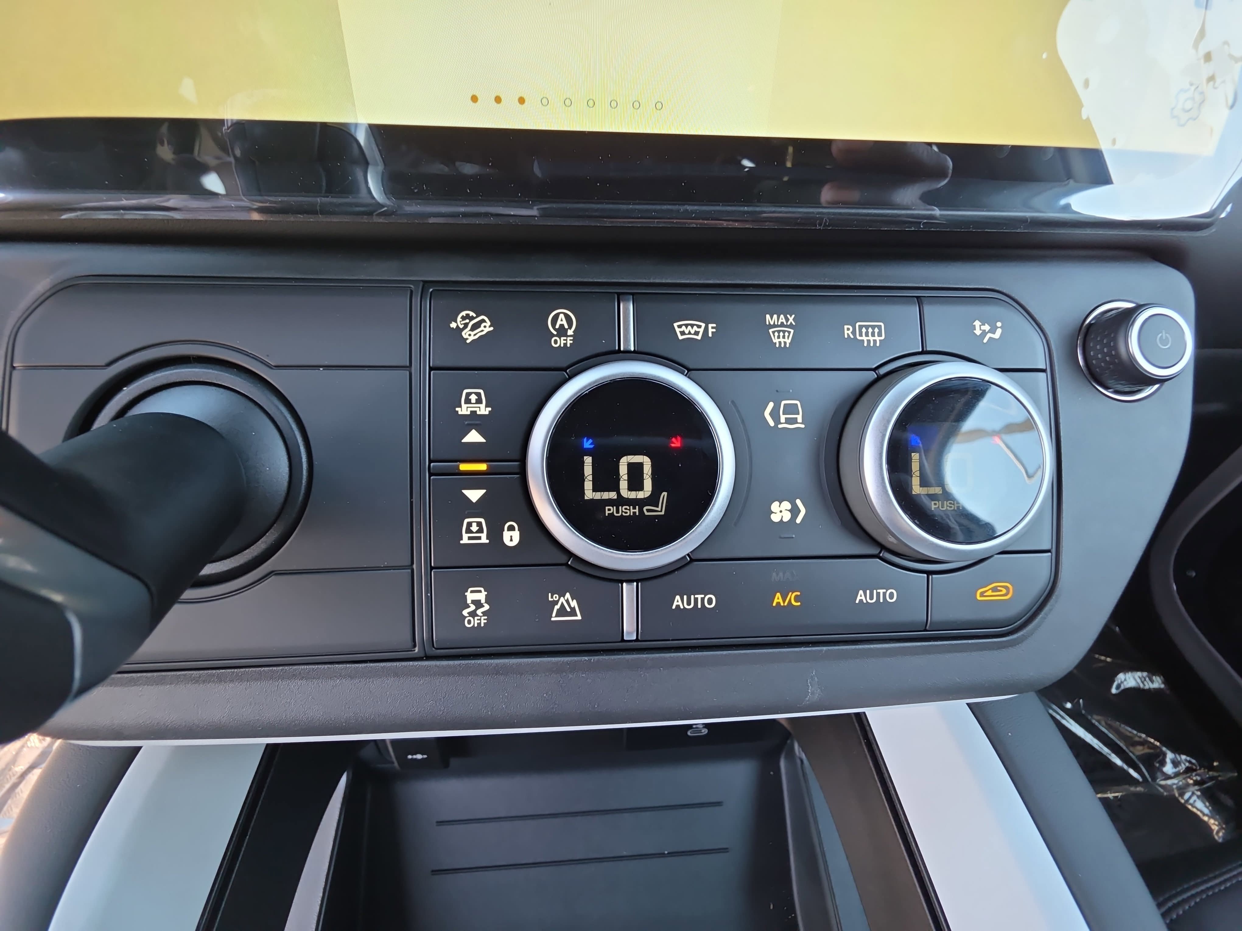 New 2026 Land Rover Defender 110 X-Dynamic SE AWD/4WD image 20