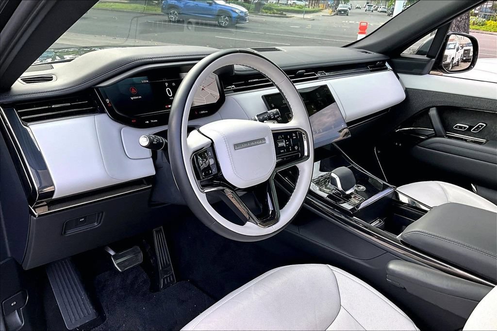Used 2025 Land Rover Range Rover Sport Dynamic SE AWD/4WD image 13