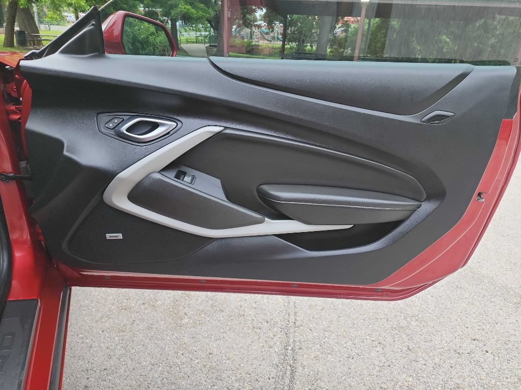 Used 2019 Chevrolet Camaro LT w/ Technology Package RWD image 27