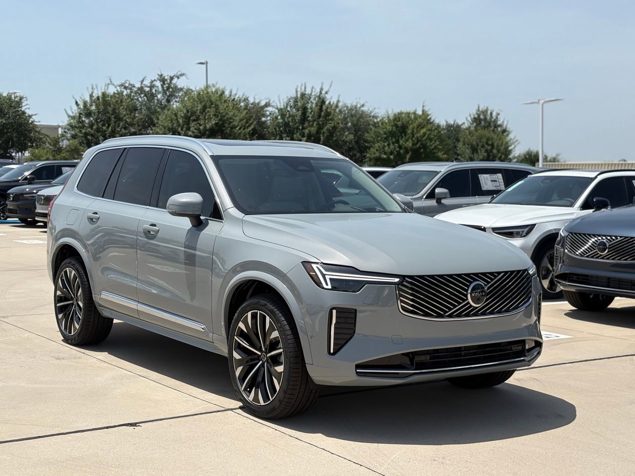 New 2026 Volvo XC90 B6 Ultra w/ Protection Package image 3
