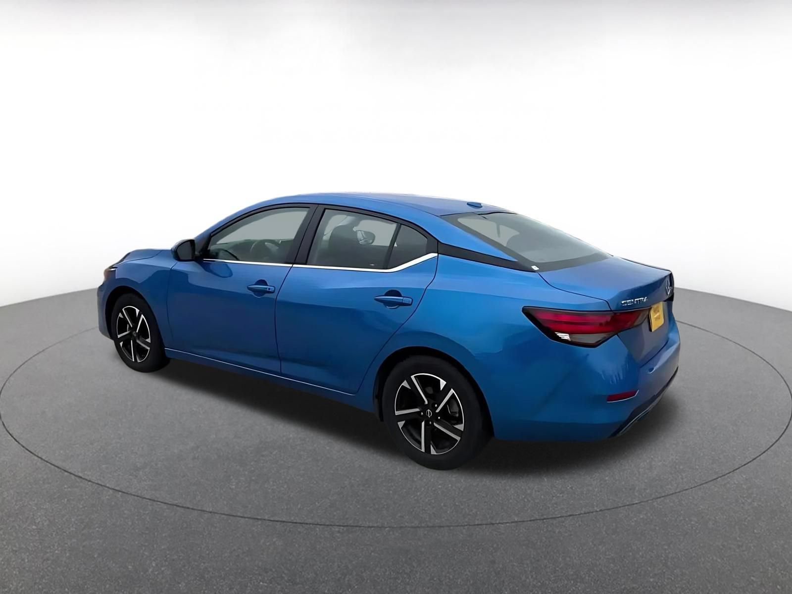 Used 2025 Nissan Sentra SV FWD image 10