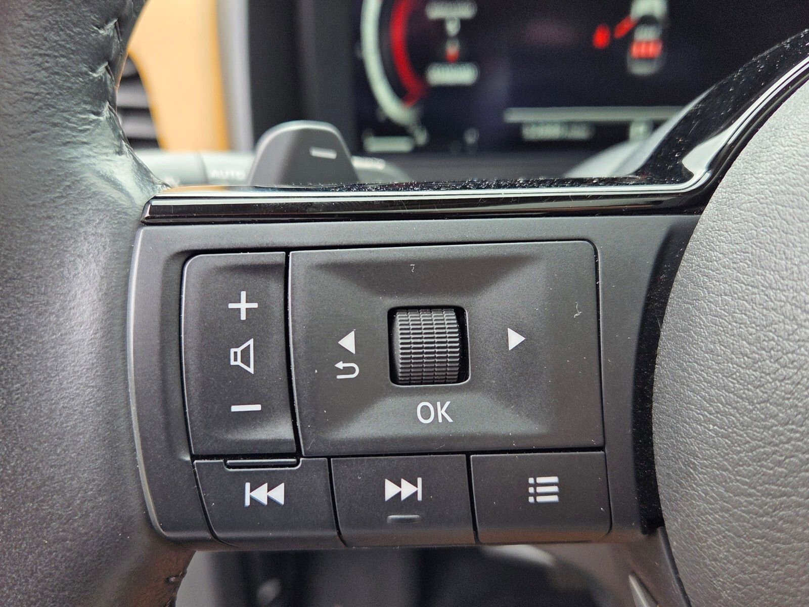 Used 2023 Nissan Rogue Platinum w/ Platinum Premium Package image 26