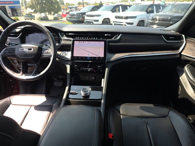 Used 2024 Jeep Grand Cherokee L Limited w/ Black Appearance Package AWD/4WD image 32