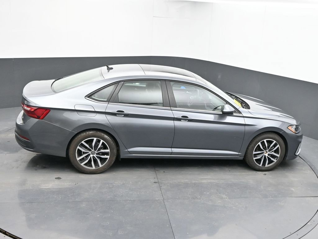 Used 2025 Volkswagen Jetta SE image 36