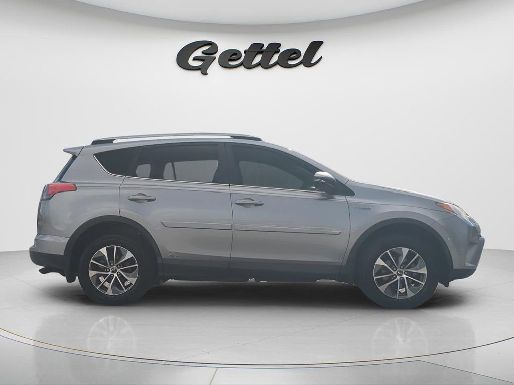 Used 2018 Toyota RAV4 XLE image 11
