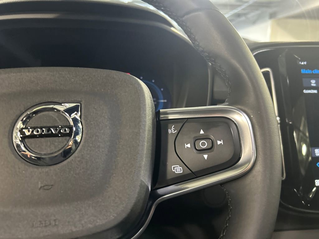 Certified 2023 Volvo C40 Recharge Core w/ Climate Package image 12