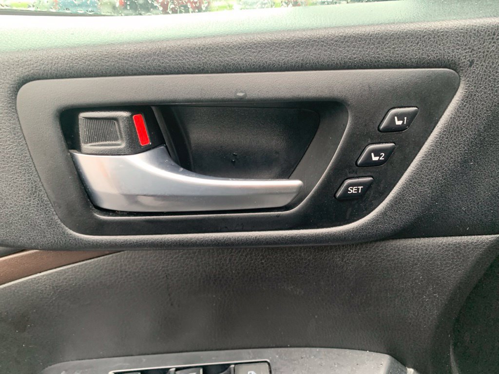 Used 2018 Toyota Highlander Limited w/ Protection Package #3 AWD/4WD image 35