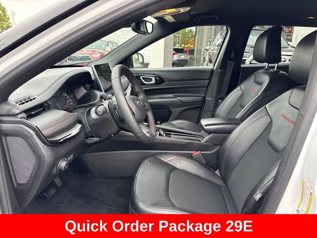 Used 2025 Jeep Compass Trailhawk AWD/4WD image 14