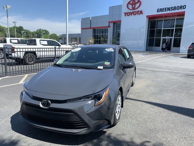 Used 2025 Toyota Corolla LE FWD image 4
