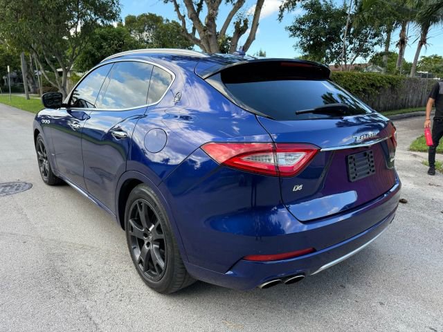 Used 2018 Maserati Levante GranLusso image 9