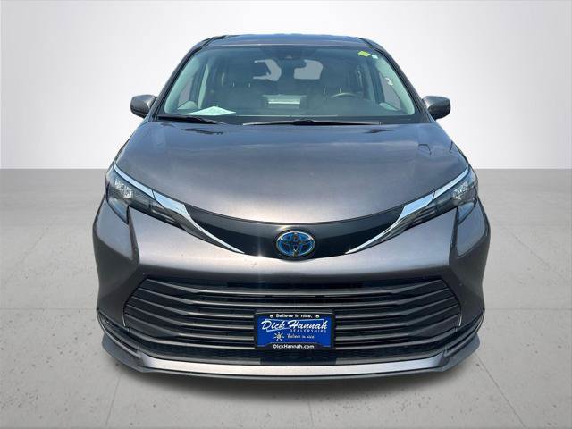 Certified 2024 Toyota Sienna LE FWD image 3