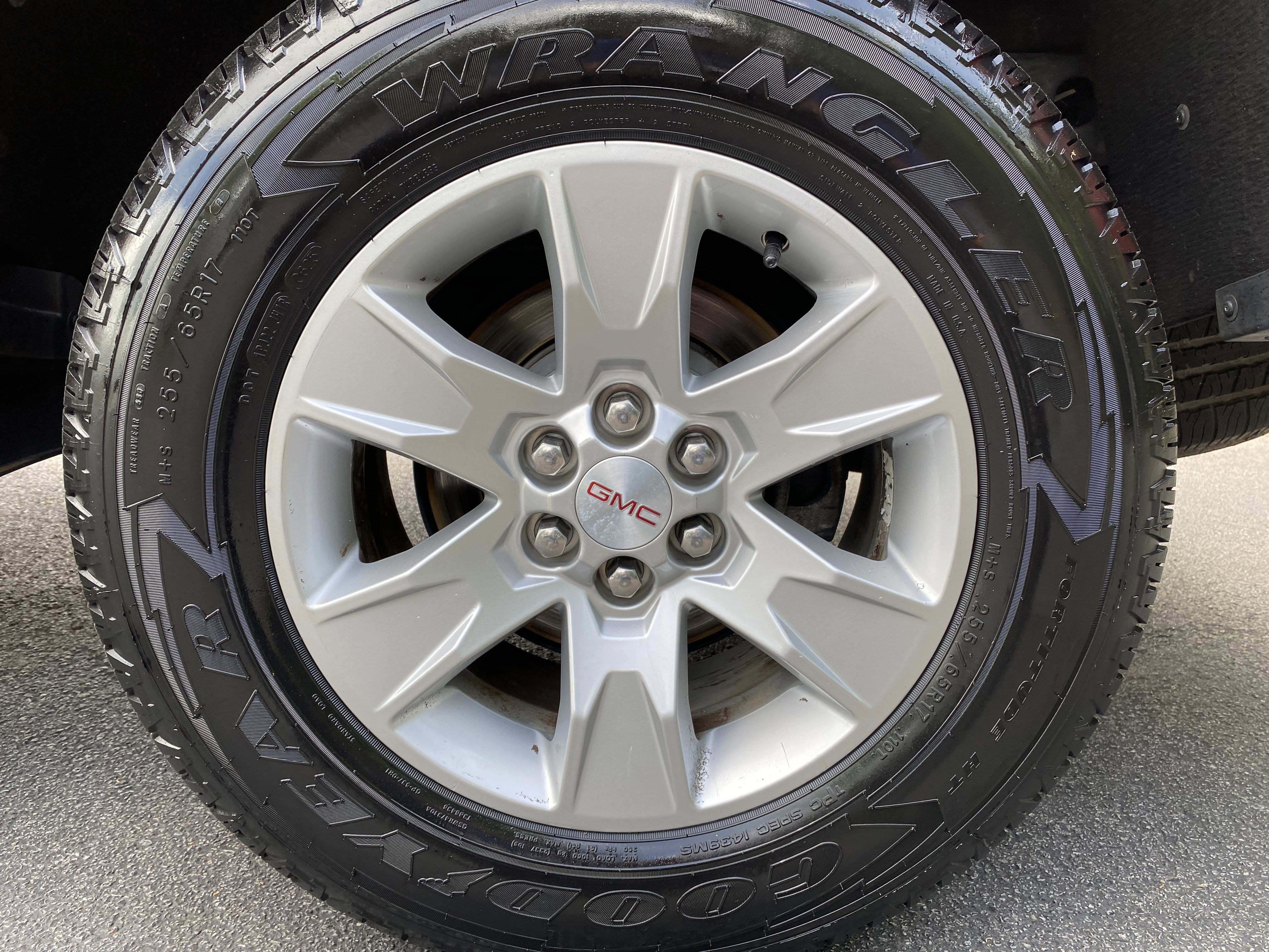 Used 2018 GMC Canyon SLE image 41