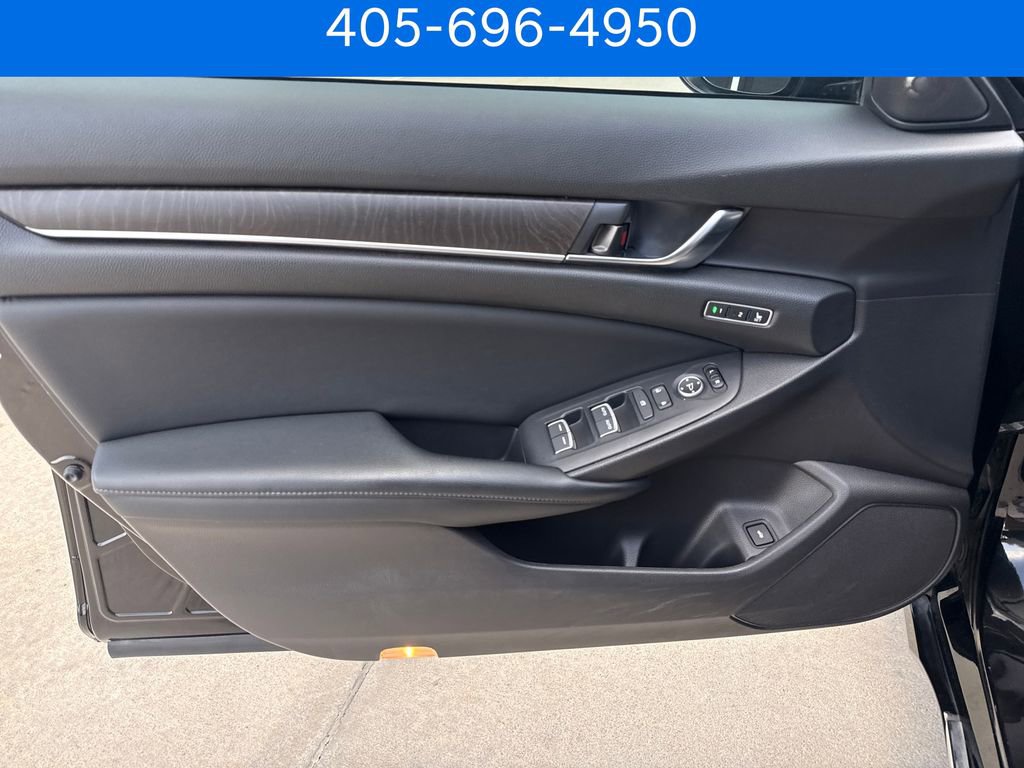 Used 2018 Honda Accord Touring image 11