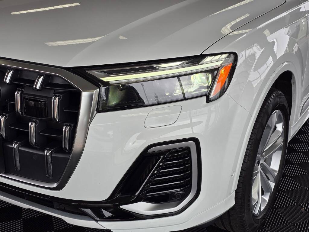 Used 2025 Audi Q7 3.0T Premium Plus image 11