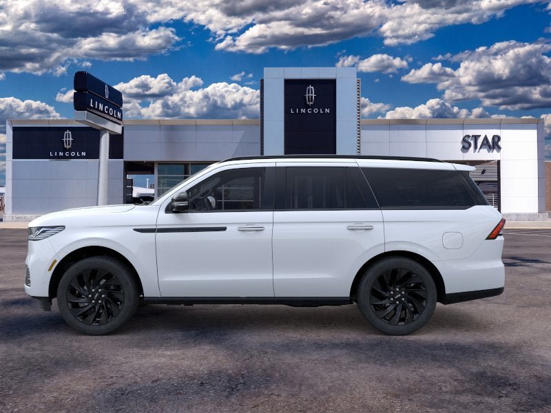New 2026 Lincoln Navigator Reserve w/ Jet Appearance Package AWD/4WD image 3