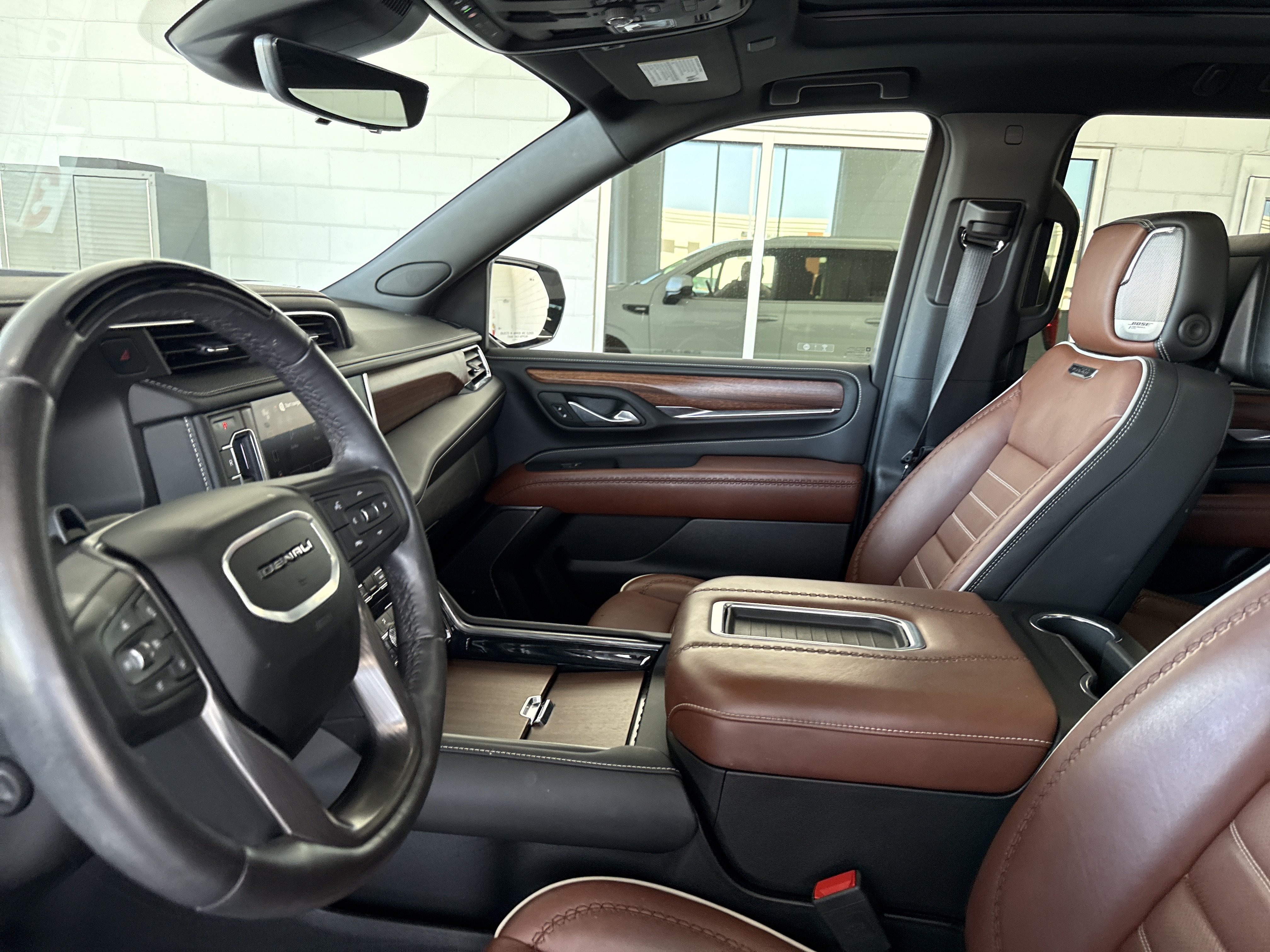 Used 2024 GMC Yukon Denali Ultimate AWD/4WD image 25