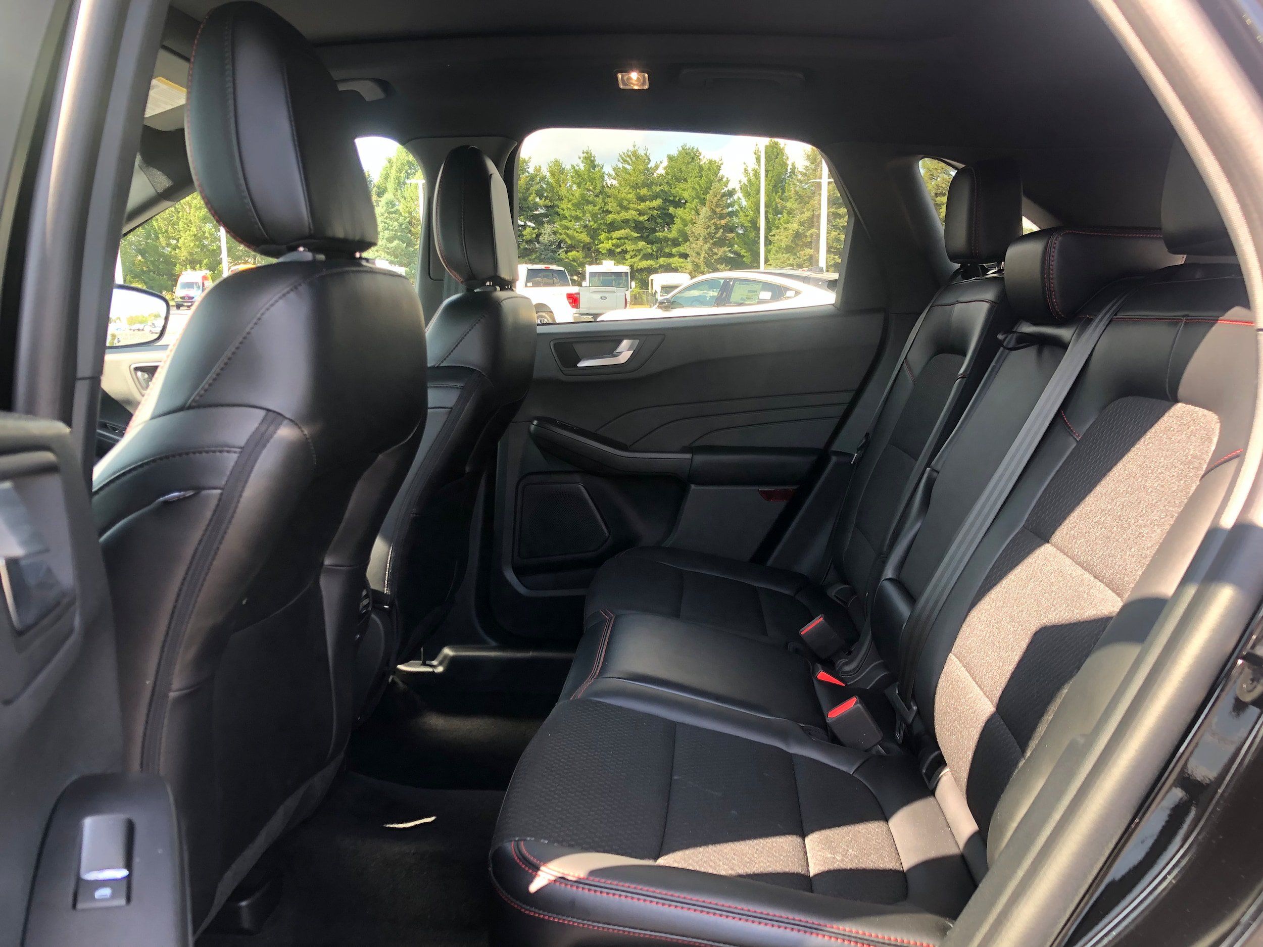 Used 2025 Ford Escape ST-Line w/ Cold Weather Package AWD/4WD image 10