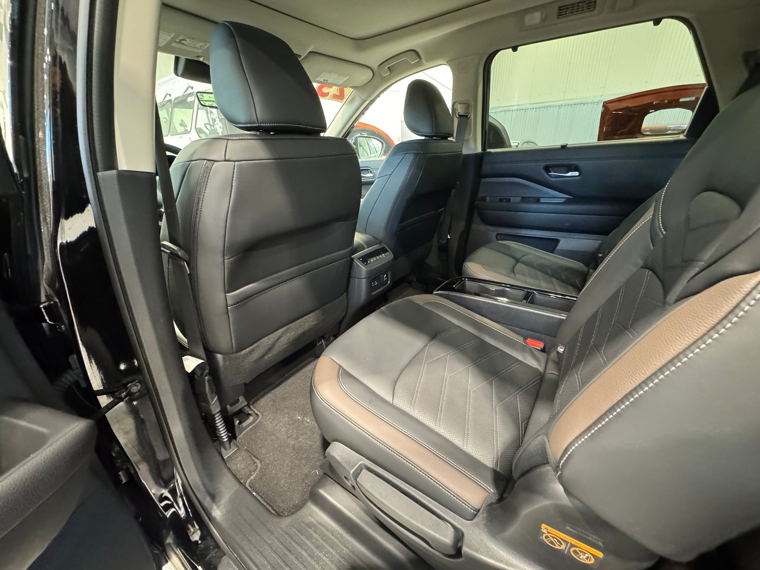 Used 2025 Nissan Pathfinder Platinum AWD/4WD image 11