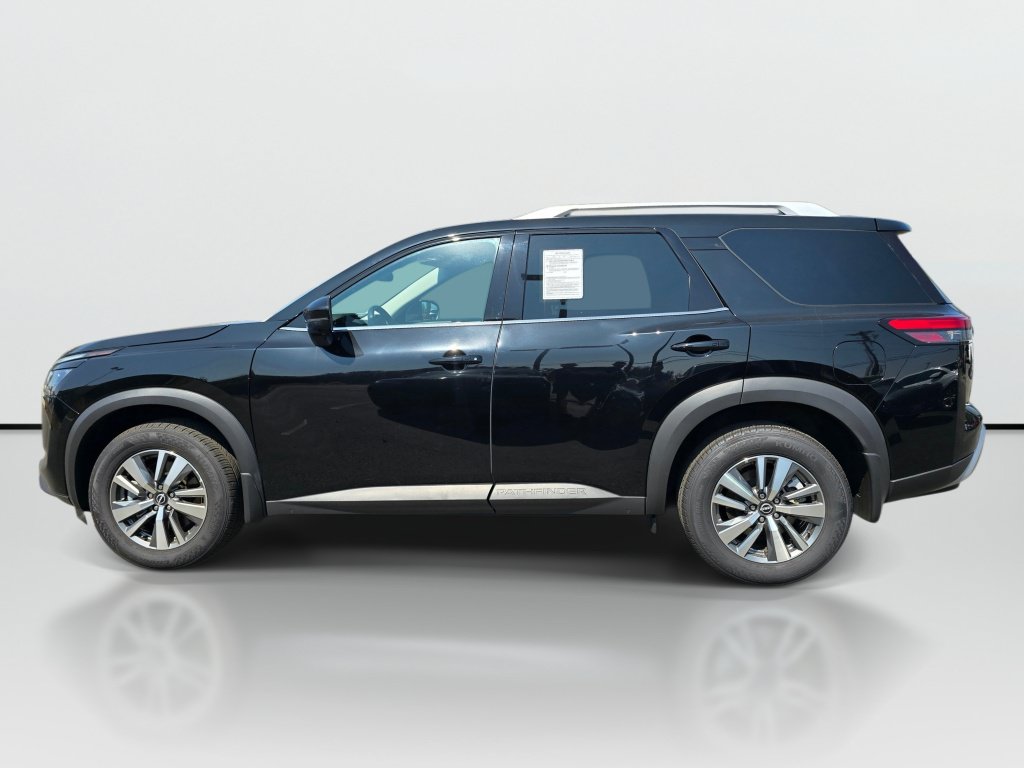 Used 2025 Nissan Pathfinder SL AWD/4WD image 2