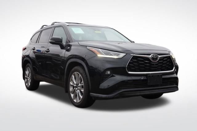 Used 2022 Toyota Highlander Limited image 1