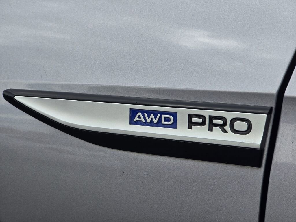 Used 2023 Volkswagen ID.4 Pro AWD/4WD image 13