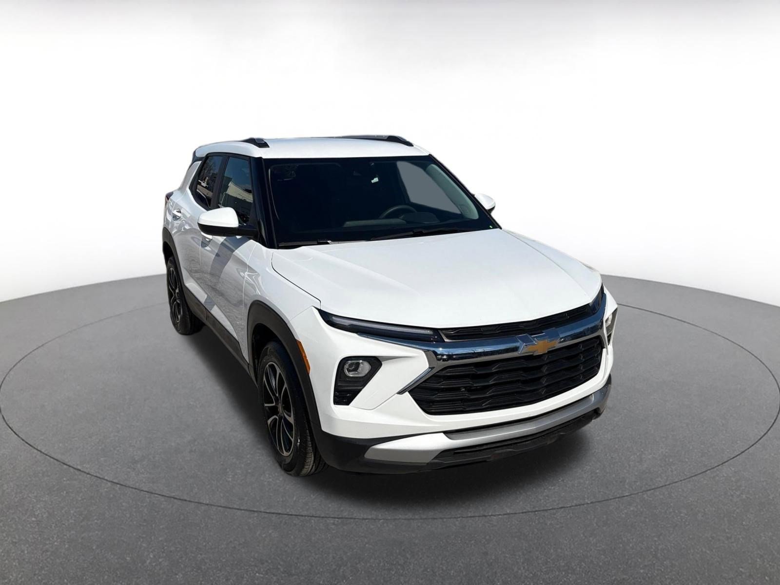 Used 2025 Chevrolet TrailBlazer LT image 1