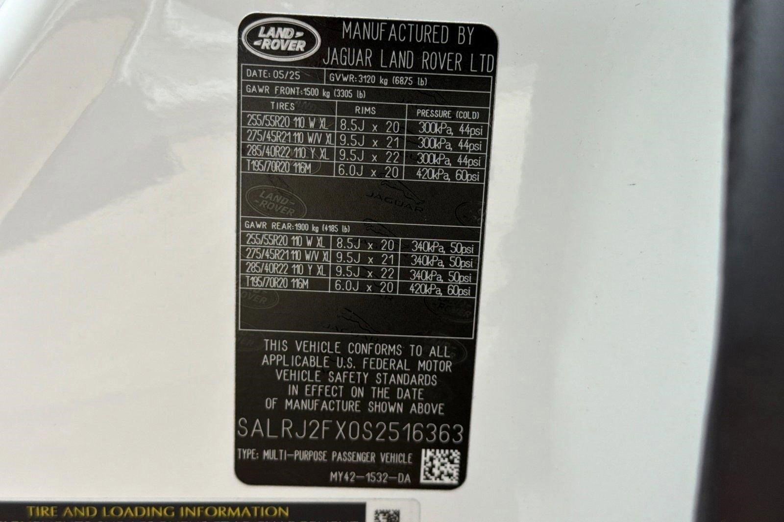 Used 2025 Land Rover Discovery S AWD/4WD image 23