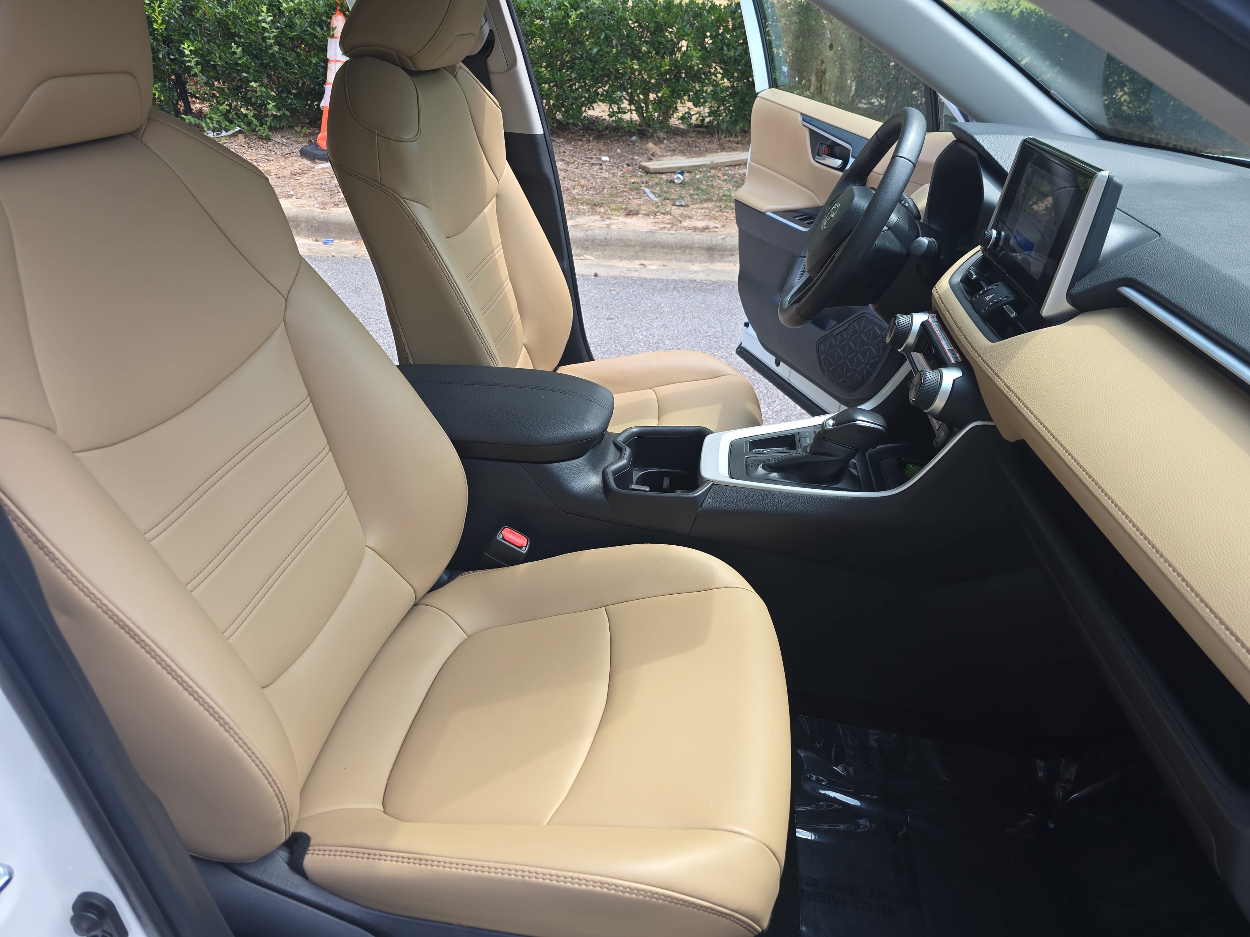 Used 2025 Toyota RAV4 XLE Premium FWD image 10