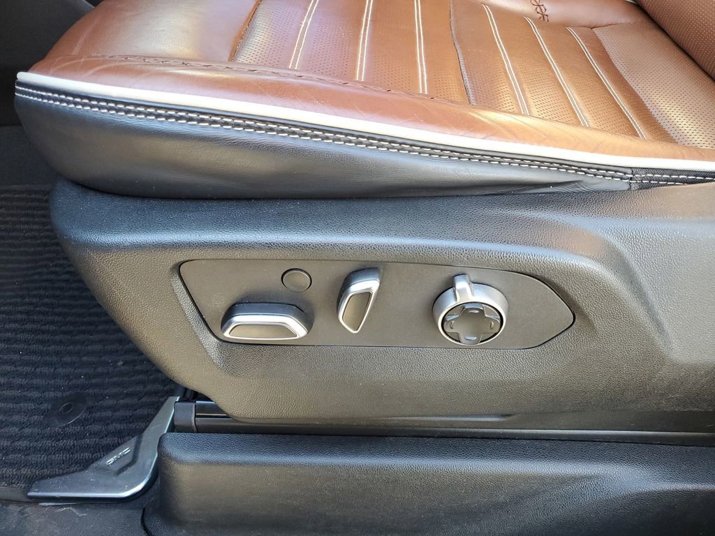 Used 2023 GMC Yukon Denali Ultimate image 9