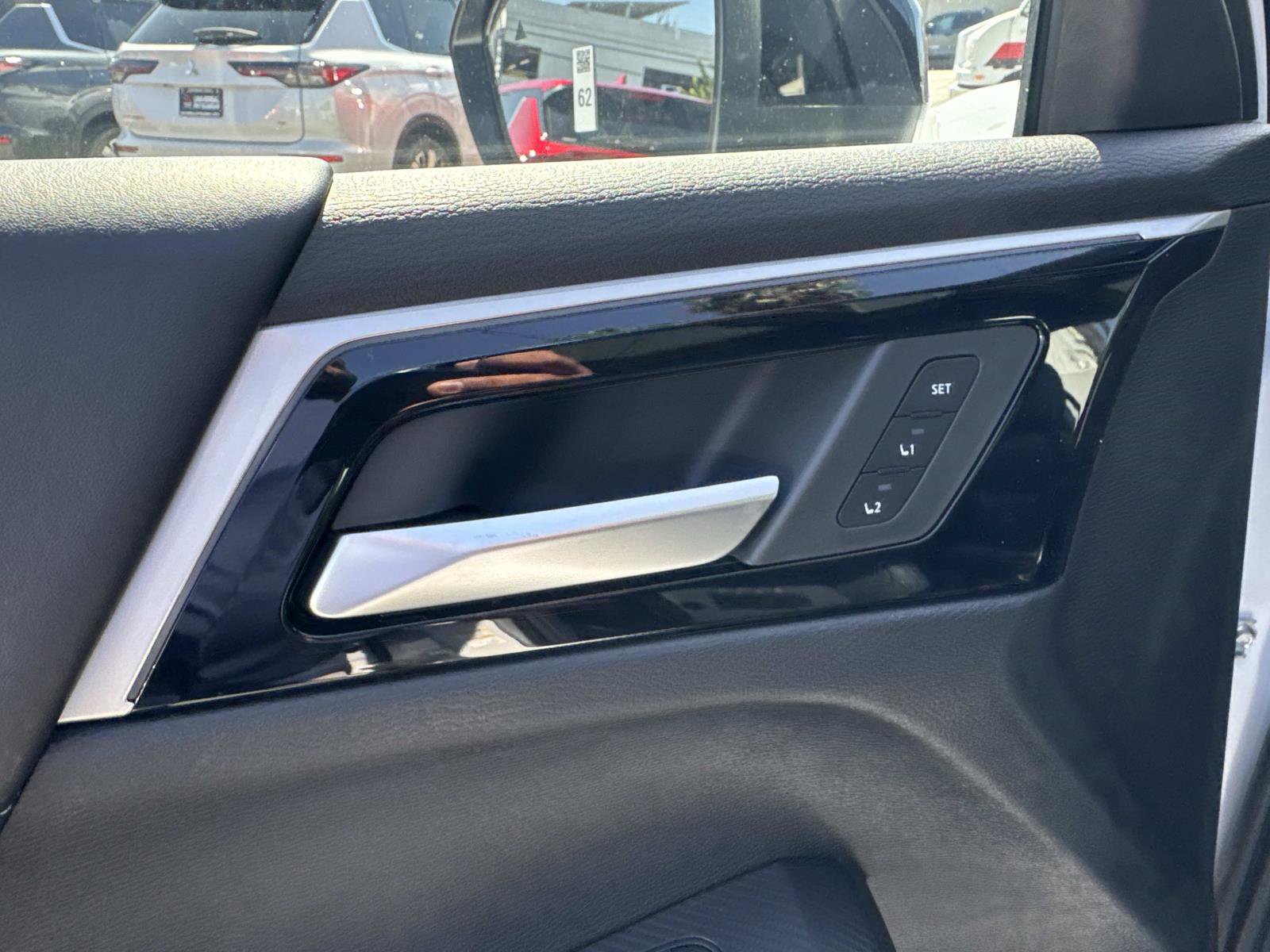 New 2025 Mitsubishi Outlander SEL image 16