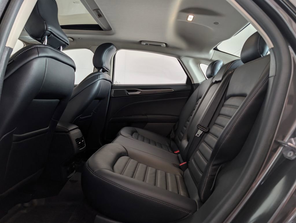 Used 2018 Ford Fusion SE w/ Equipment Group 602A FWD image 12