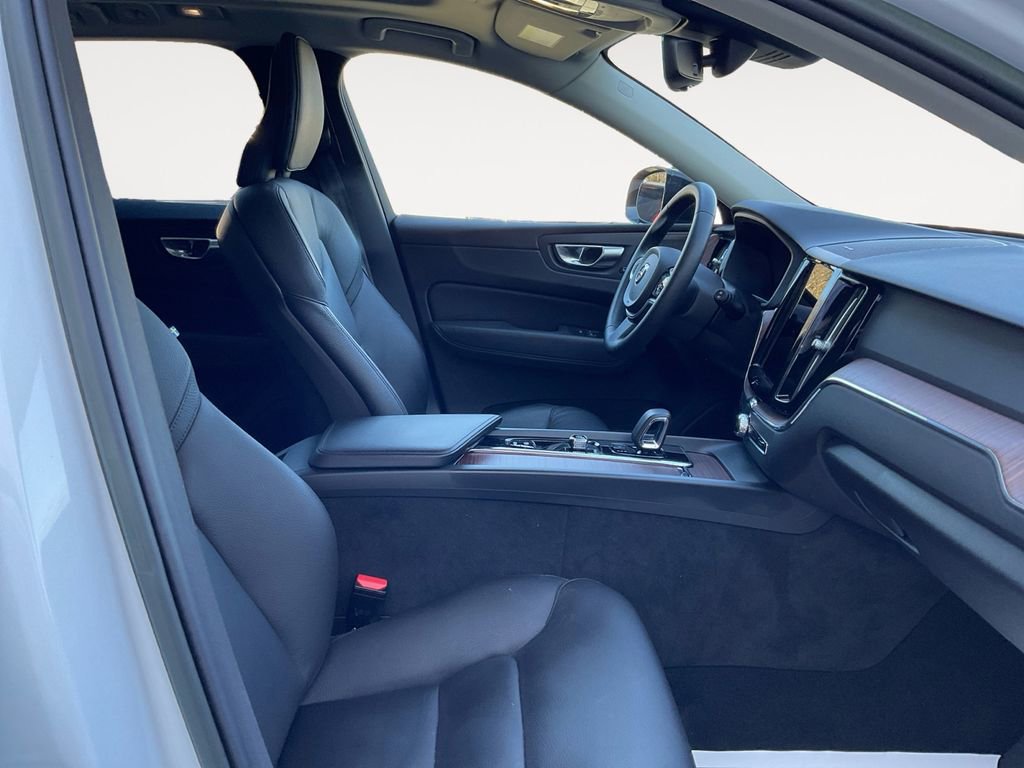 Certified 2023 Volvo XC60 B5 Plus w/ Protection Package Premier image 13