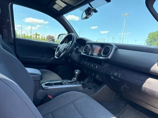 Used 2017 Toyota Tacoma TRD Sport w/ Tow Package (A/T) AWD/4WD image 23