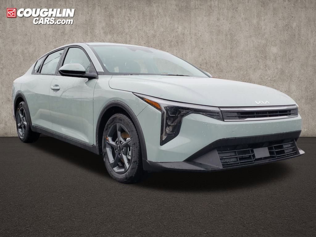 New 2025 Kia K4 LXS image 1