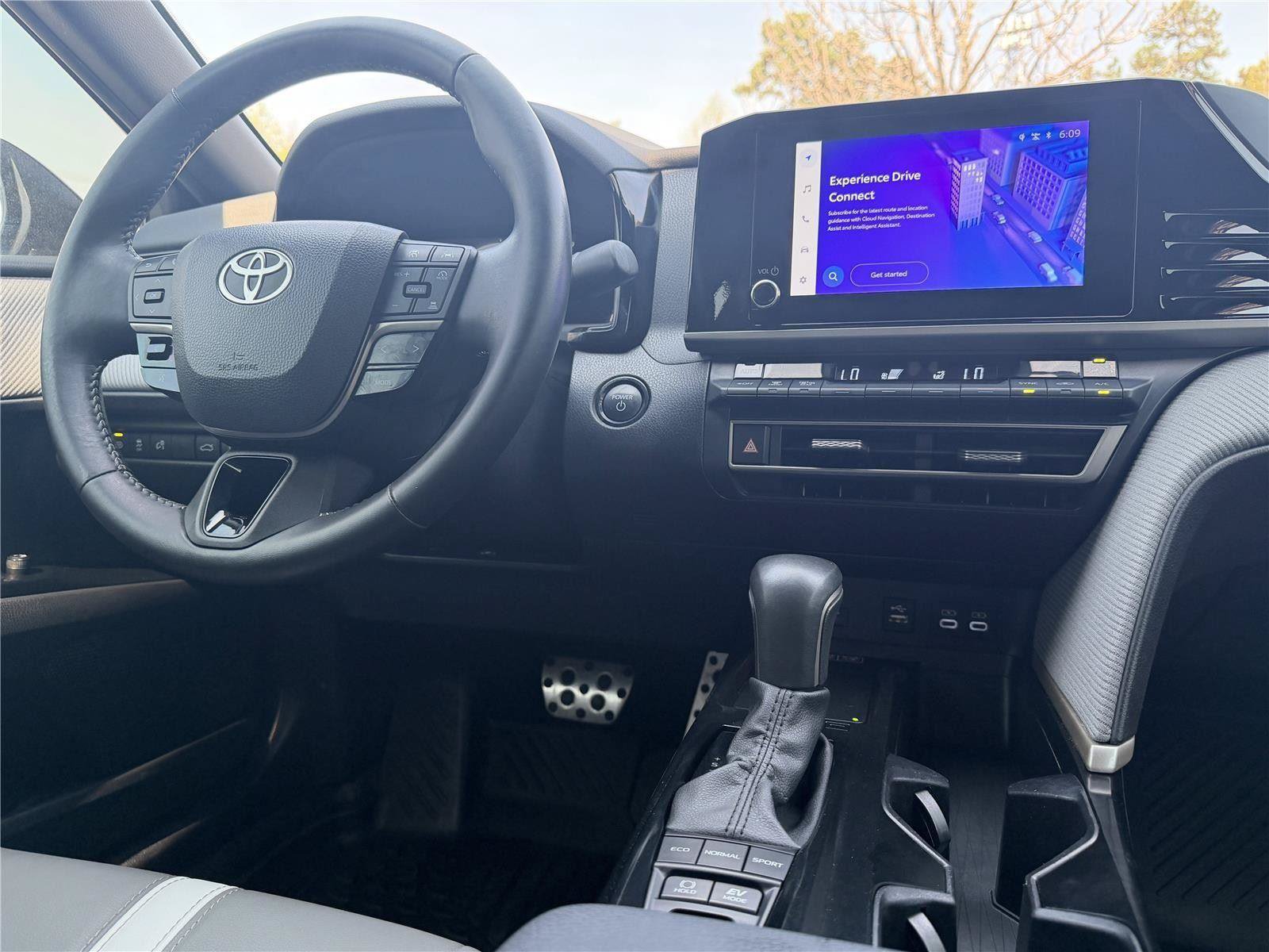 Used 2025 Toyota Camry SE AWD/4WD image 10