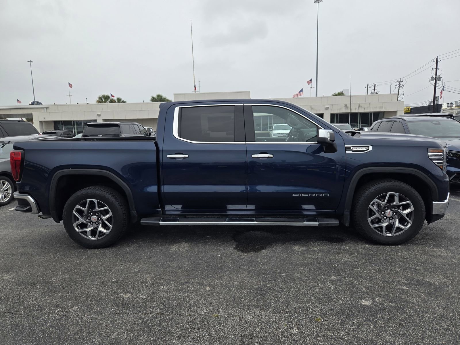 Used 2023 GMC Sierra 1500 SLT RWD image 4