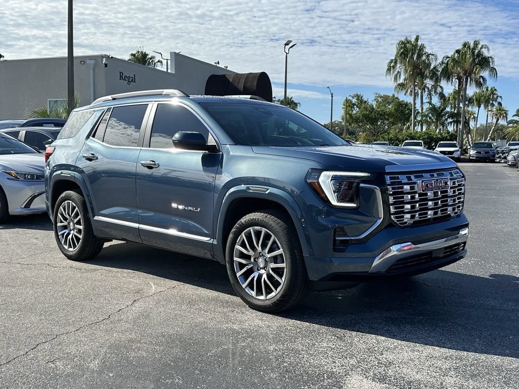 Used 2026 GMC Terrain Denali AWD/4WD image 2