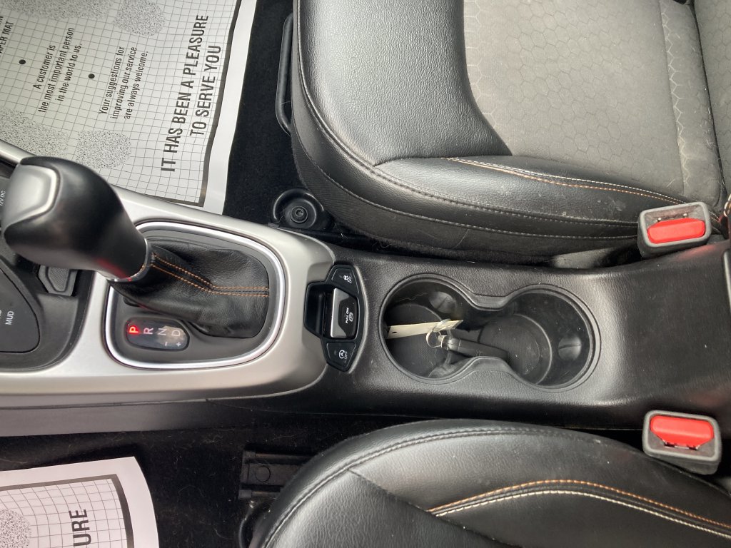 Used 2019 Jeep Compass Latitude w/ Cold Weather Group AWD/4WD image 33