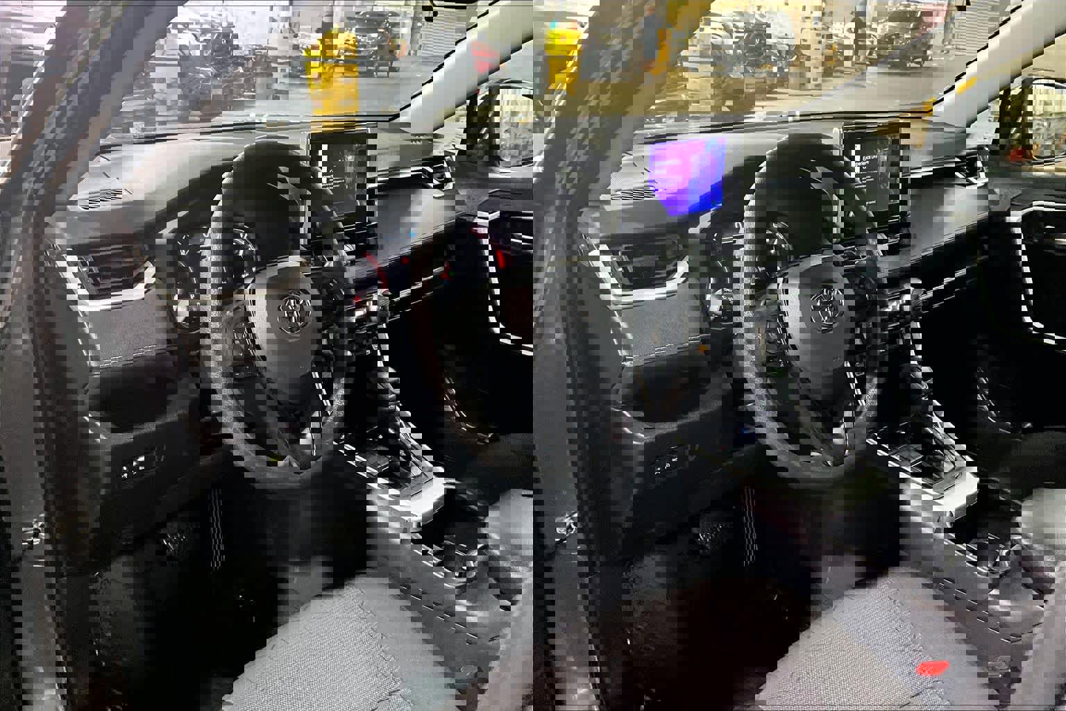 Used 2025 Toyota RAV4 XLE AWD/4WD image 18