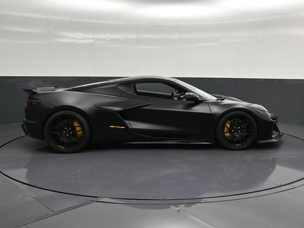 Used 2025 Chevrolet Corvette Z06 RWD image 4