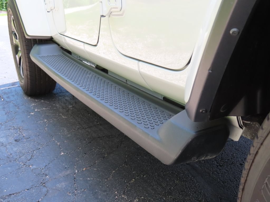 Used 2023 Jeep Wrangler Unlimited Sahara w/ Cold Weather Group AWD/4WD image 14