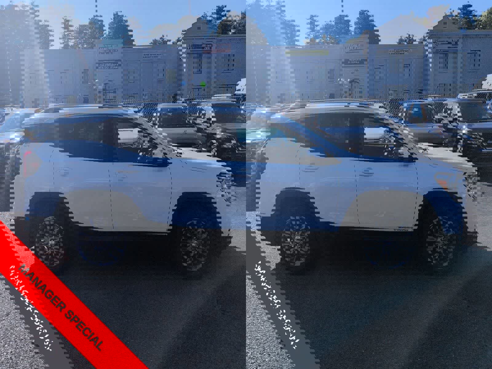 Used 2023 GMC Terrain SLT image 9