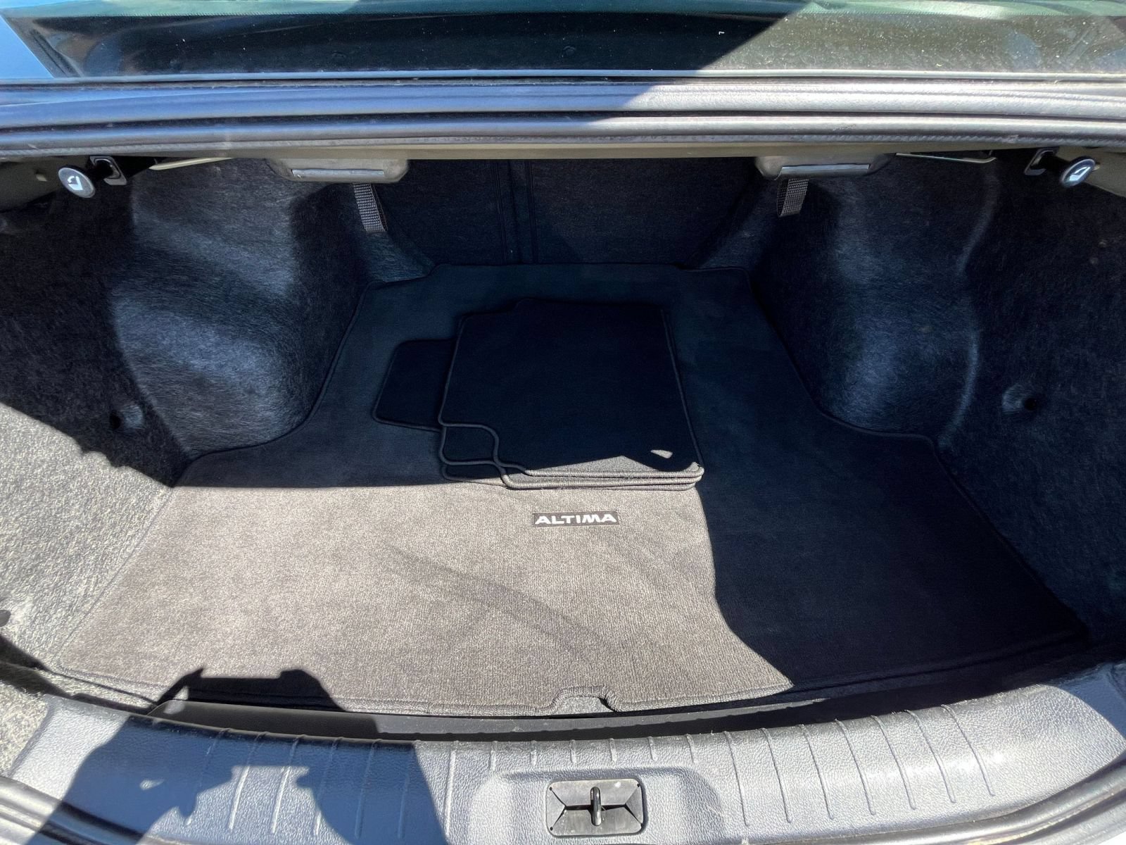 Used 2025 Nissan Altima 2.5 SV FWD image 31