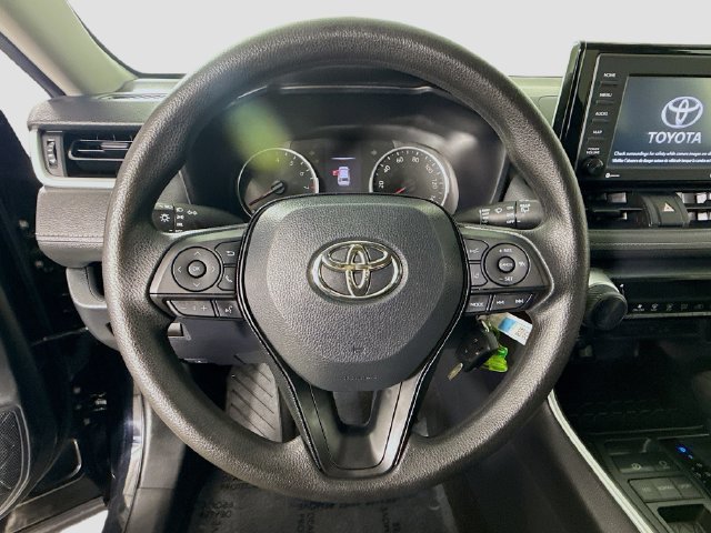 Used 2020 Toyota RAV4 LE FWD image 11