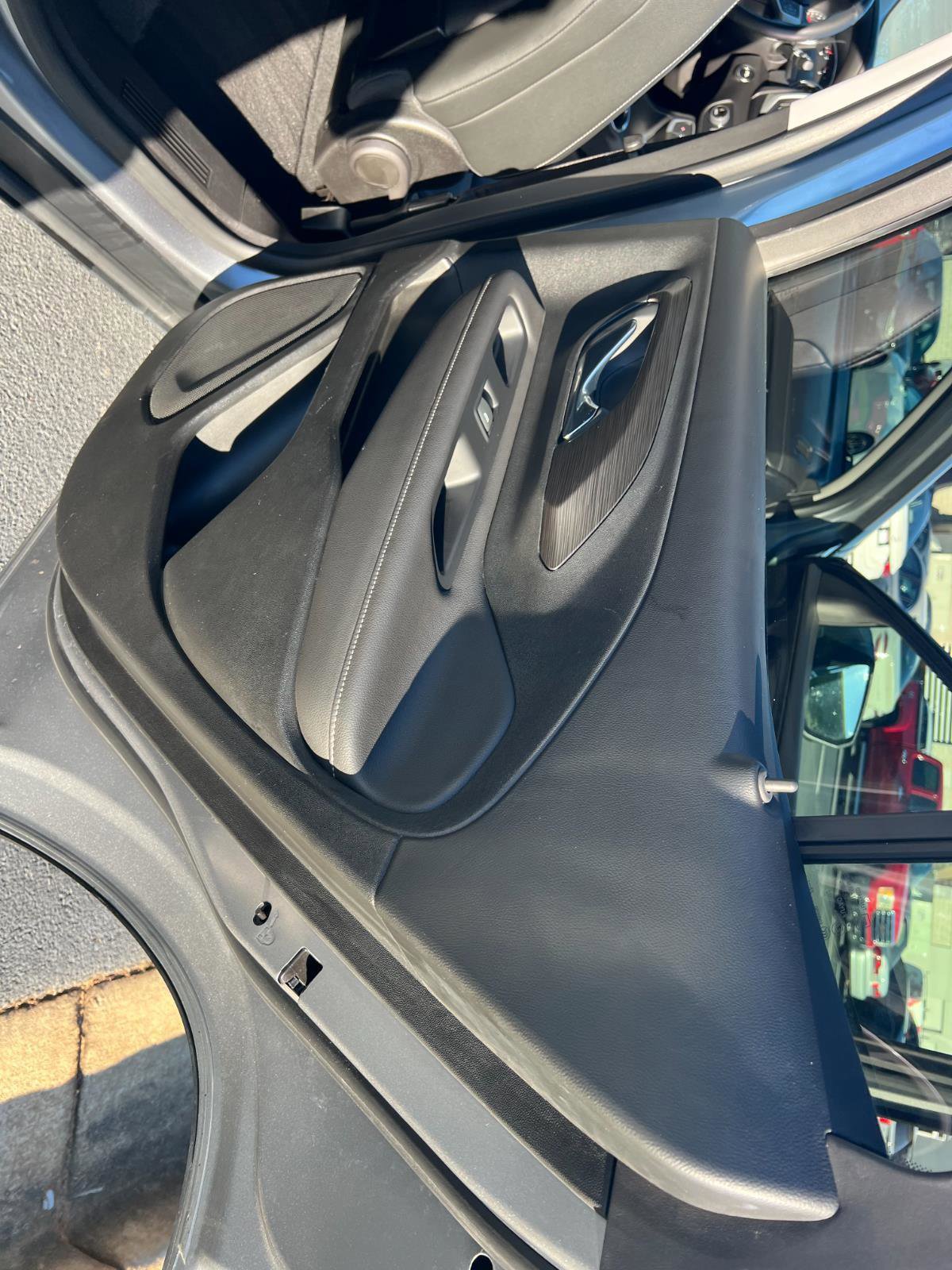 Used 2023 GMC Terrain SLT image 13