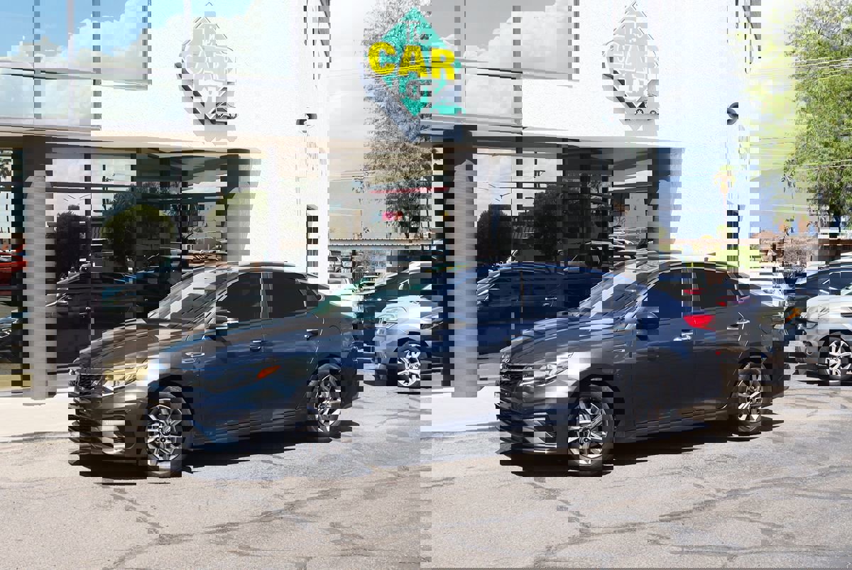 Used 2020 Kia Optima LX image 4