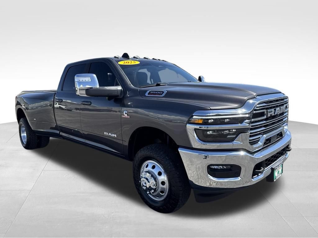 Used 2025 RAM 3500 Laramie w/ Max Tow Package AWD/4WD image 9